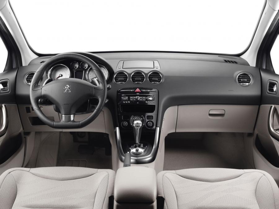  Peugeot 308 5-Door 2011 года  (фото 23 из 30)